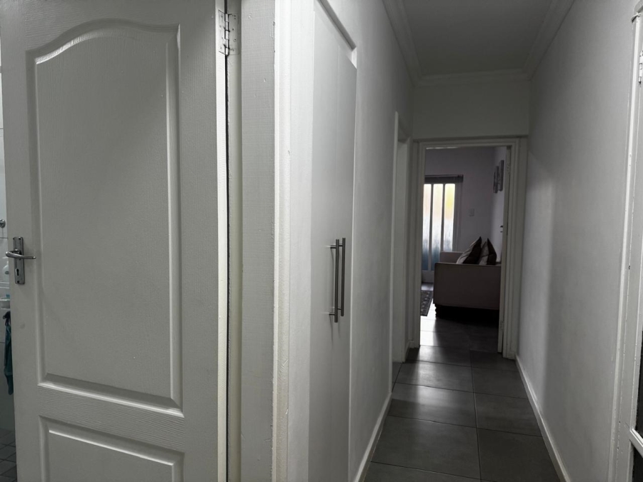 2 Bedroom Property for Sale in Sea Point Western Cape
